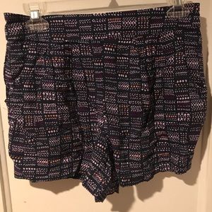 High waisted pattern shorts
